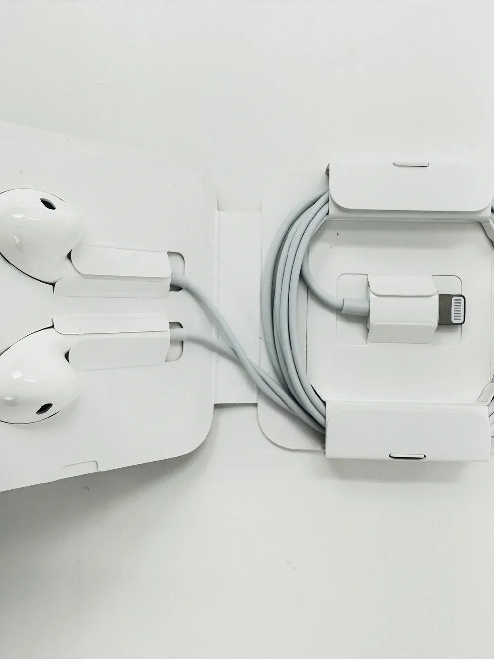 Apple AirPods 2nd Gen Wireless Charging Case (A1938) + Wired EarPods Bundle